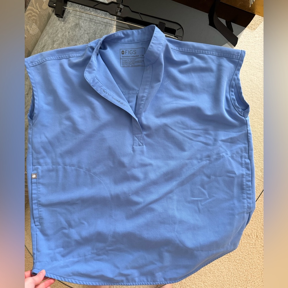 WearFIGS Rafaela Oversized Scrub Top™ in Ceil Blue - Size XS